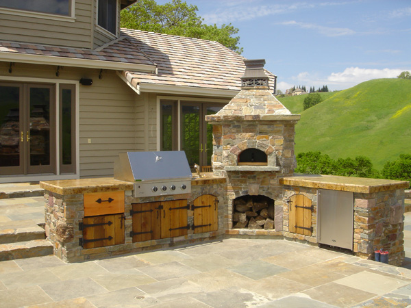 Douglas Landscape Construction: Outdoor Kitchens